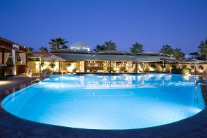 Bazén v ubytovaní Thalassa Beach Resort & Spa (Adults Only) alebo v jeho blízkosti