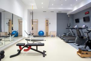 Posilňovňa alebo fitness centrum v ubytovaní Thalassa Beach Resort & Spa (Adults Only)