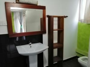 Kylpyhuone majoituspaikassa Sithila Villa