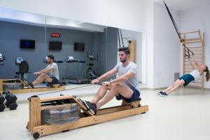 Posilňovňa alebo fitness centrum v ubytovaní Thalassa Beach Resort & Spa (Adults Only)