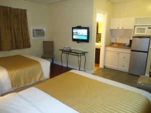 Kuchyň nebo kuchyňský kout v ubytování Bayside Inn & Waterfront Suites