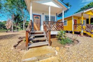 Gallery image of Hummingbird Estate in Dangriga