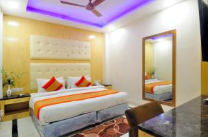Postel nebo postele na pokoji v ubytování Hotel Karlo Kastle - Paharganj - New Delhi