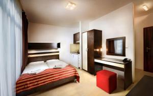 Letto o letti in una camera di Hotel Bešeňová