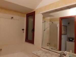 Foto dalla galleria di CENTRAL ROOM with private bathroom, no smoking a Palau