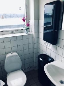 Koupelna v ubytování Multi Challenge Hostel
