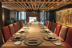 Um restaurante ou outro lugar para comer em Hotel Bayerischer Hof