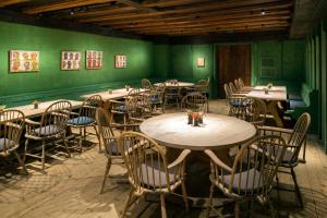 Um restaurante ou outro lugar para comer em Hotel Bayerischer Hof