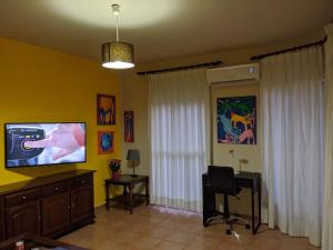 TV a/nebo společenská místnost v ubytování Apartamento zona residencial Montesol + 8 fotografií