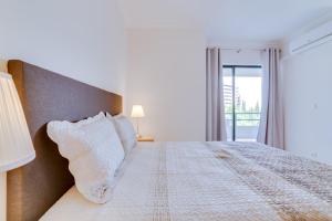 A bed or beds in a room at Tália - City Center - Vilamoura
