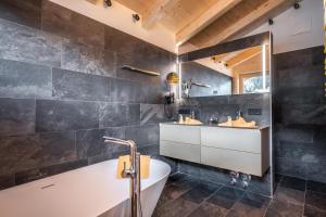 Bagno di The Kaprun Edition - Luxury Chalets & Style Suites