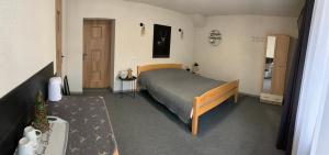 Postel nebo postele na pokoji v ubytování NOC W GÓRACH