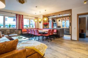 Area soggiorno di The Kaprun Edition - Luxury Chalets & Style Suites