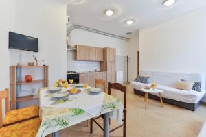 Kuchyň nebo kuchyňský kout v ubytování Apartments Lavanda