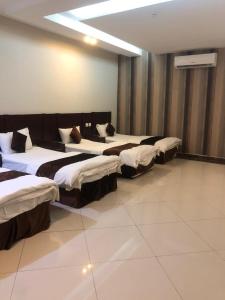 Una cama o camas en una habitación de Masa Homes Furnished Apartments
