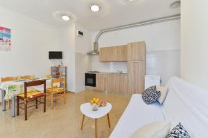 Kuchyň nebo kuchyňský kout v ubytování Apartments Lavanda