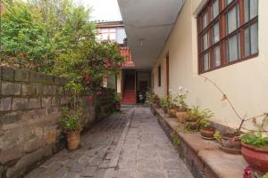 クスコにあるCasa Saphiの鉢植えの通路