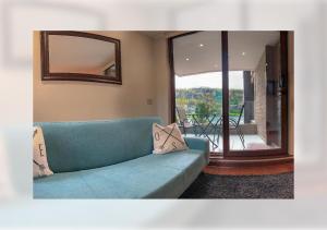 Posezení v ubytování Departamento de lujo a orillas del lago Wifi incluido + 11 fotografií