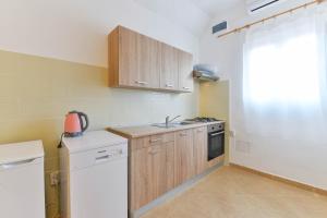 Kuchyň nebo kuchyňský kout v ubytování Apartments Lavanda