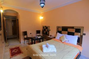 Uma cama ou camas num quarto em Chez Ghazal Imlil