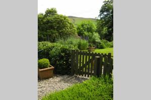 Plas yn Yale with mountain views from all windows外面的花园
