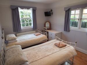 En eller flere senge i et værelse på Rose Cottage