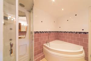 Et badeværelse på Rose Cottage + 84 billeder