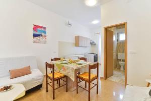 Kuchyň nebo kuchyňský kout v ubytování Apartments Lavanda