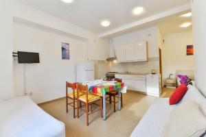 Kuchyň nebo kuchyňský kout v ubytování Apartments Lavanda