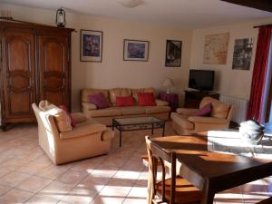 Zona d'estar a Fantastic holiday home with large garden in cultural surroundings of Saint-Ay
