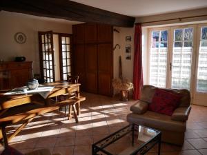 Posedenie v ubytovaní Fantastic holiday home with large garden in cultural surroundings of Saint-Ay