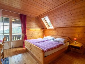 a bedroom with a bed in a wooden cabin at Ferienwohnung in Todtmoos in Todtmoos