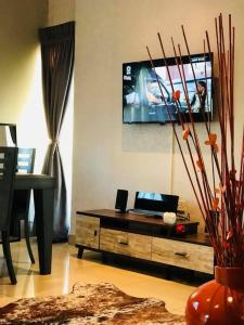 TV a/nebo společenská místnost v ubytování GardenView Holiday Home