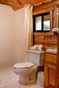 Ванная комната в Villa Mexicana Creel Mountain Lodge