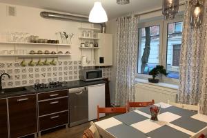 a kitchen with a table and a dining room at Apartament rodzinny 70 m2 in Tarnowskie Góry