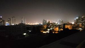 Pemandangan umum bagi Taichung atau pemandangan bandar yang diambil dari homestay