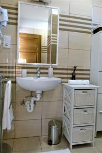 A bathroom at Wolf House Apartman