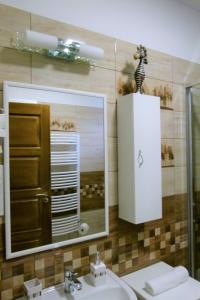 A bathroom at Wolf House Apartman