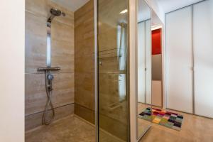 A bathroom at Villa Purpura Panoramic
