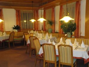 Reštaurácia alebo iné gastronomické zariadenie v ubytovaní Hotel Sportpension Reiter + 8 fotografií