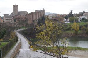 a view of a city with a castle and a river at Puente Viejo de Buitrago CASA ROBLE in Buitrago del Lozoya