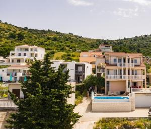 Nespecifikovaný výhled na hory nebo výhled na hory při pohledu z apartmánu