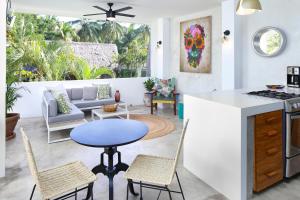 a kitchen and living room with a table and chairs at Villas Robalo / Dorado Penthouses in Sayulita