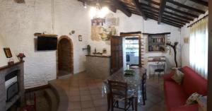 A kitchen or kitchenette at Casa Del Leone Rosso e Welness a due passi dalla Costa dei Trabocchi