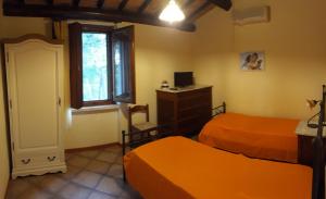 A bed or beds in a room at Casa Del Leone Rosso e Welness a due passi dalla Costa dei Trabocchi Még 37 kép