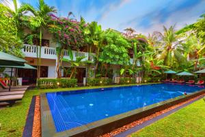 a hotel with a swimming pool in front of a building at La Residence WatBo Hotel in Siem Reap