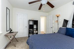 a bedroom with a bed and a ceiling fan at *Pet Friendly* stay in Historic Carytown in Richmond