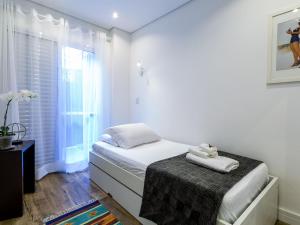 Gulta vai gultas numurā naktsmītnē Apartamento com 2 Quartos em Alto de Pinheiros