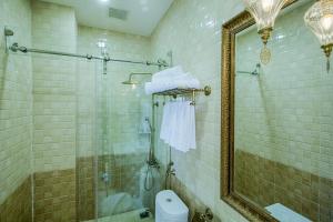 Phòng tắm tại La Vie En Rose Villa