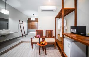 Bayon Modern Residence的厨房或小厨房